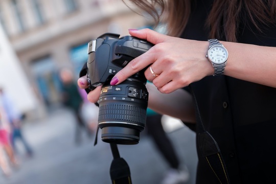 fingernails_camera.jpg
