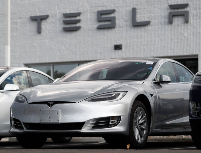 2018 Tesla Model 3, r m