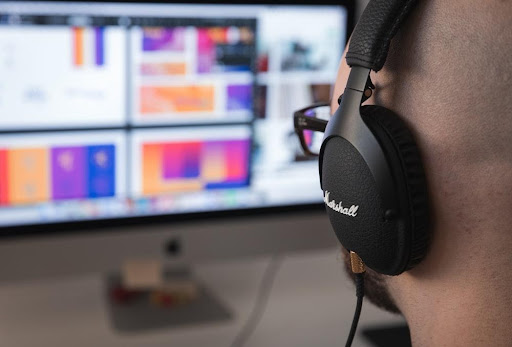 screen_headphones.jpeg